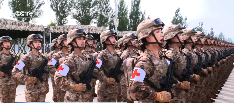 阅兵医疗队员 白衣战士 阅兵保障人员_2025年阅兵火遍全网的女兵再次受阅