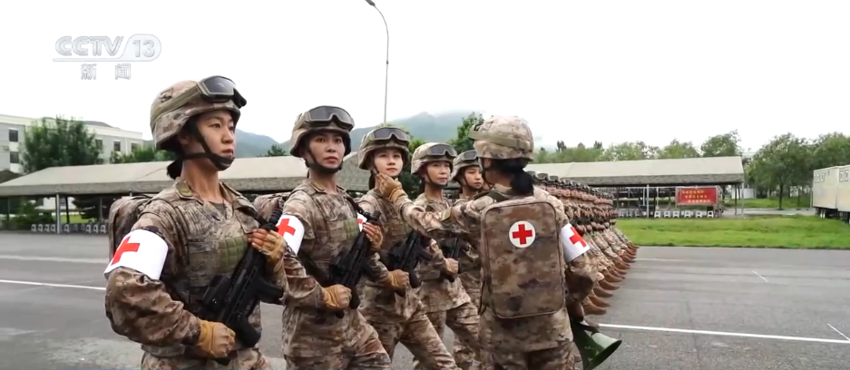 2025年阅兵火遍全网的女兵再次受阅_阅兵医疗队员 白衣战士 阅兵保障人员