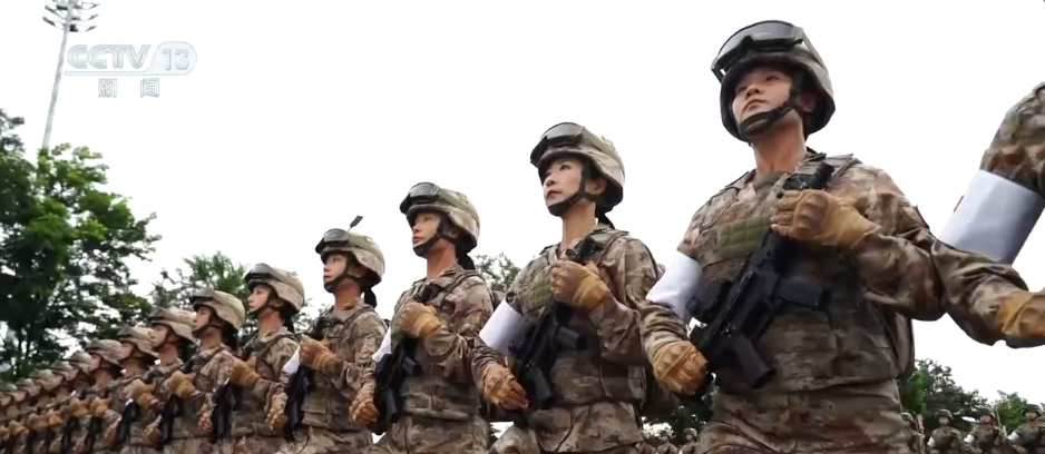 2025年阅兵火遍全网的女兵再次受阅_阅兵医疗队员 白衣战士 阅兵保障人员
