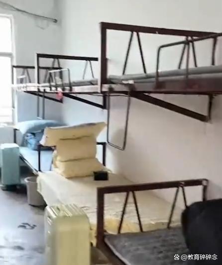 一高校宿舍床直接钉在墙上 安全隐患引热议