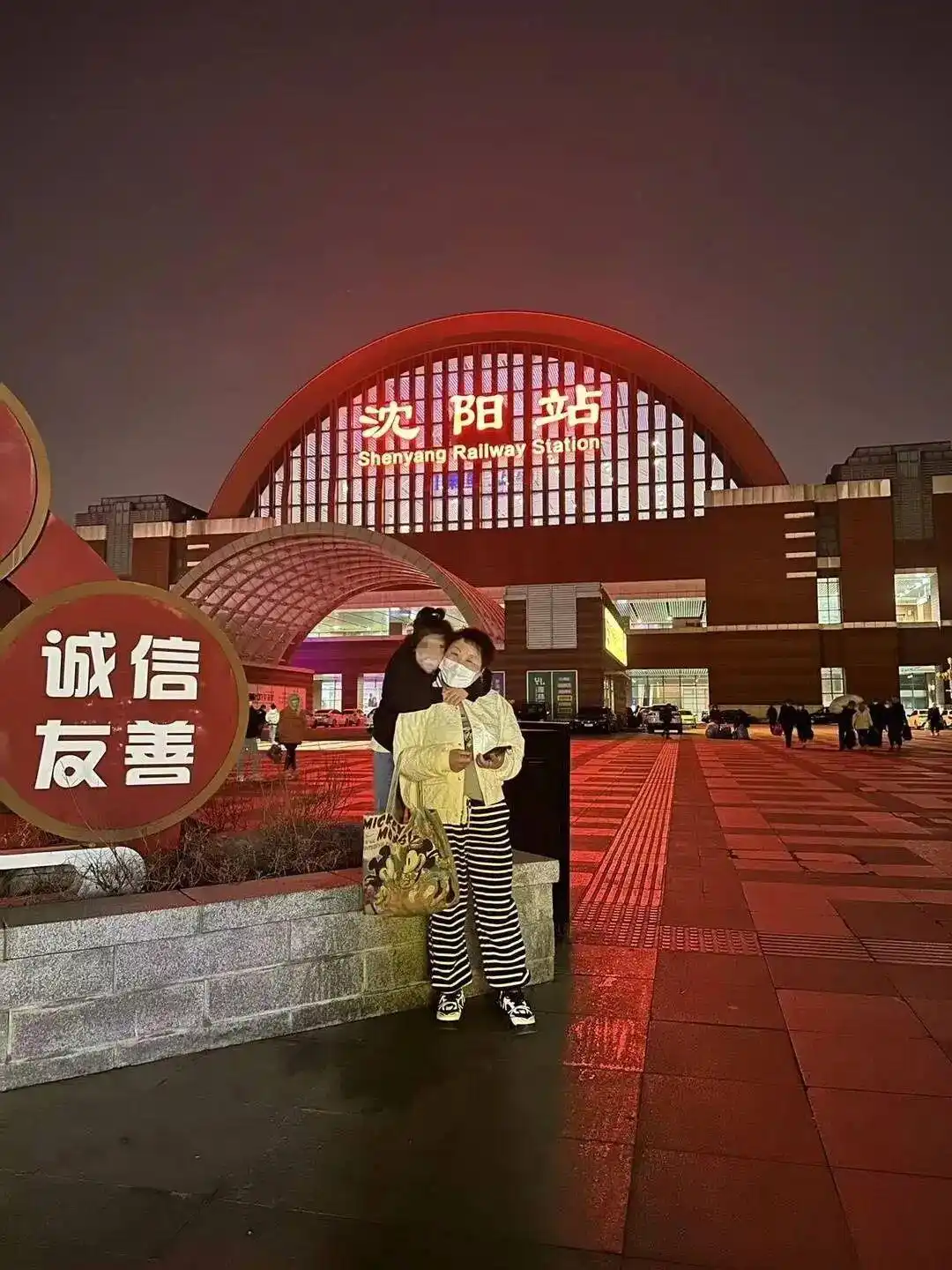 警方通报“女子遭前夫殴打致死”_离婚后遭遇家暴医疗费求助_母亲被前夫殴打重伤筹款