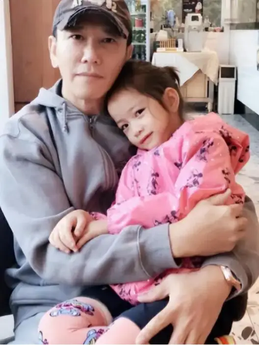 吕良伟第二任老婆_香港男星内地媳妇_香港男星婚姻现状