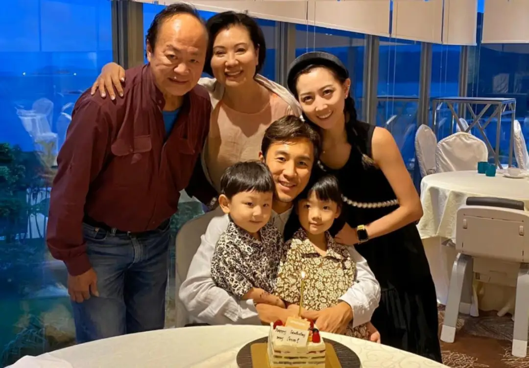 香港男星内地媳妇_香港男星婚姻现状_吕良伟第二任老婆