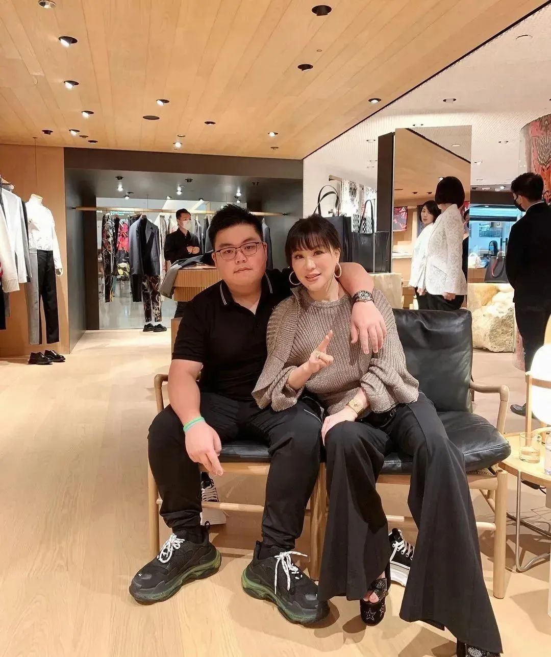 甄子丹汪诗诗婚姻幸福_吕良伟杨小娟长期恩爱_吕良伟第二任老婆