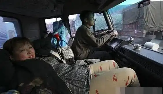 跟长途货车司机的小姐_大货车司机带老婆跑长途的原因_大货车司机为什么带老婆上路