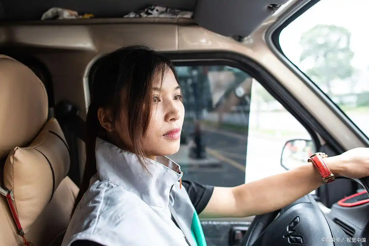 长途货车司机带妻子开高速的合理性_跟长途货车司机的小姐_长途司机妻子同行原因
