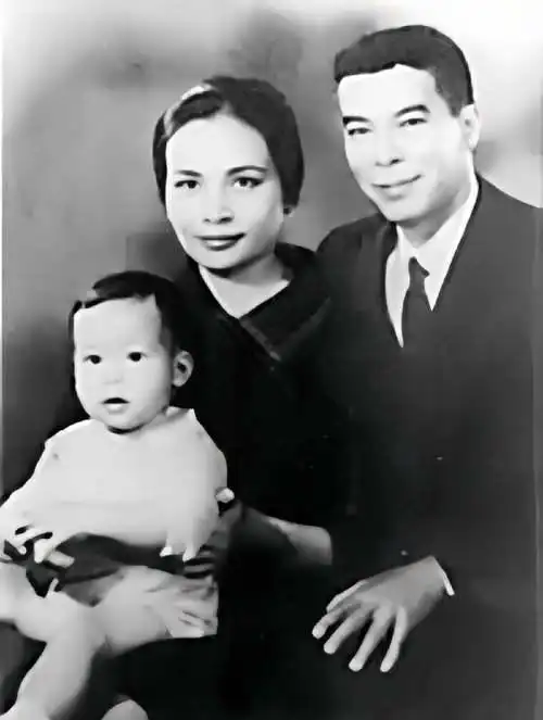 蒋经国与蒋孝章的爱情故事_蒋孝章与俞扬和的婚姻_俞扬蒋孝章