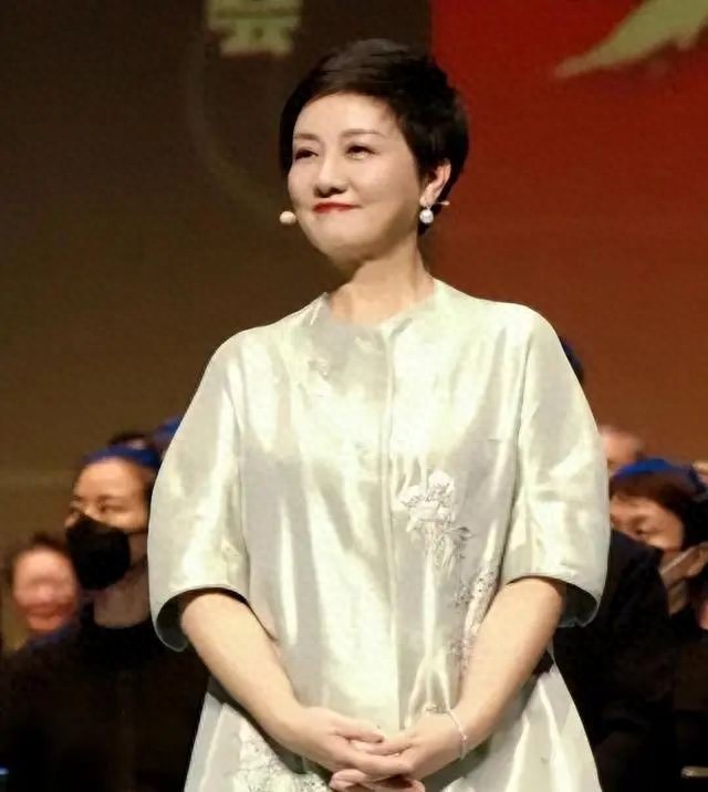 邓婕张国立感情经历回顾_邓婕张国立一生未育值得吗_演员张国立前妻