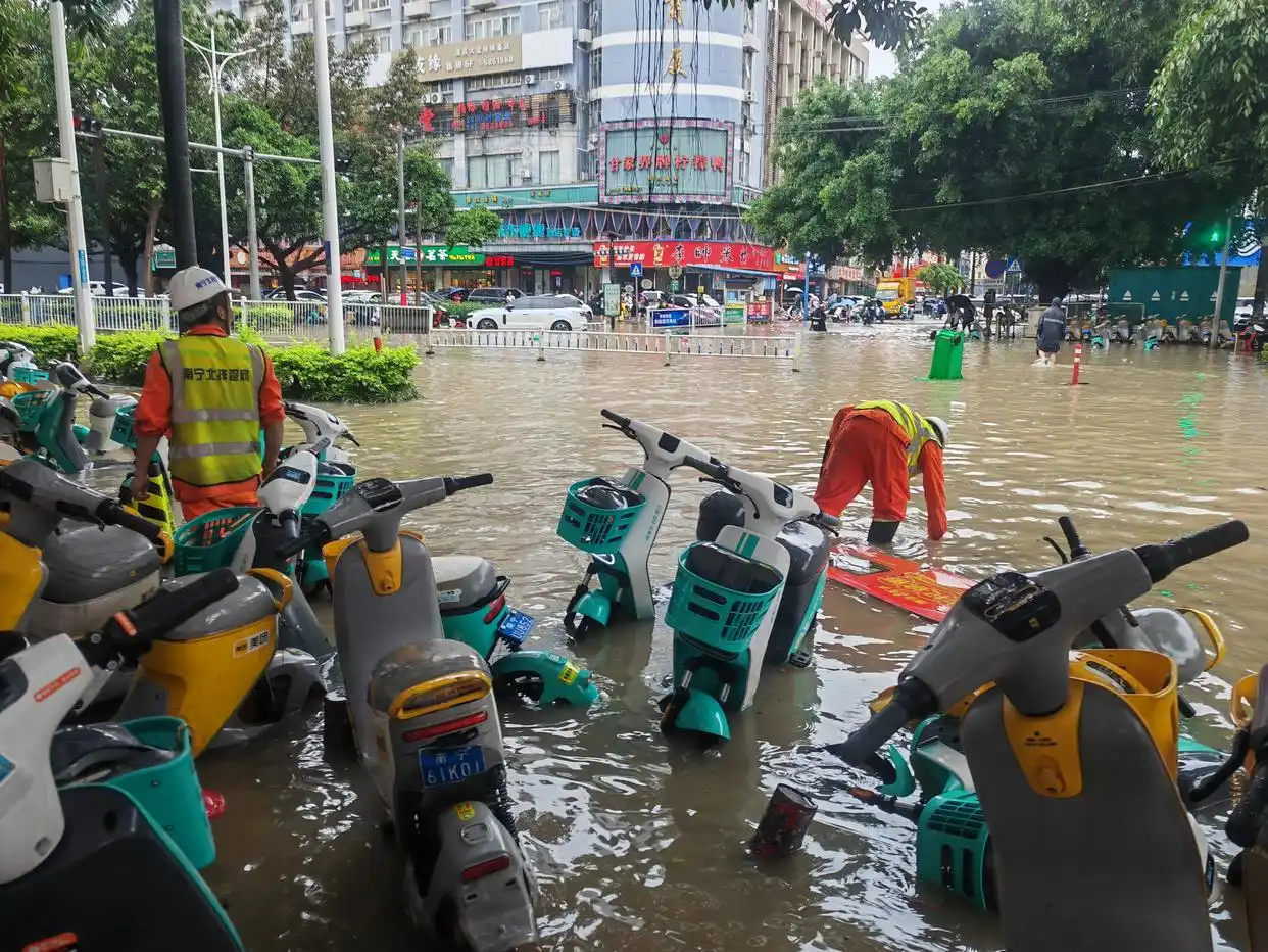 广西南宁特大暴雨救援_南宁暴雨内涝积水情况_广西遇洪涝天气 有商铺积水到2楼