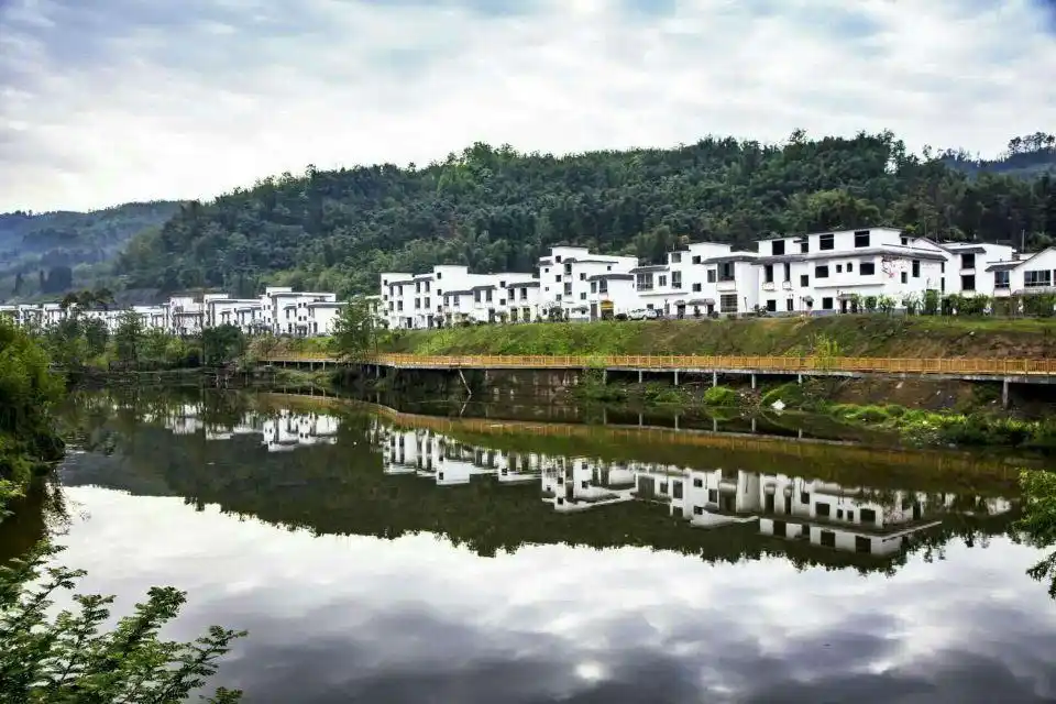 百城千县万村｜库区如何脱贫攻坚？来看大渡河边的峨边“铜河”样本