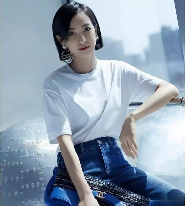 宋茜穿搭清纯风格_穿紧身牛仔裤的女生_复古176传奇青春回忆30岁玩家