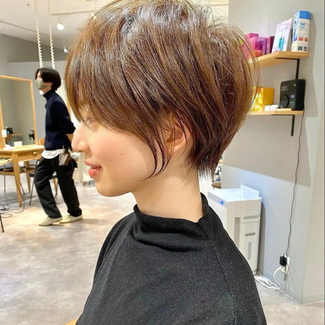 今年最流行女士发型_洋气瘦脸时尚发型推荐_春季流行女发24款