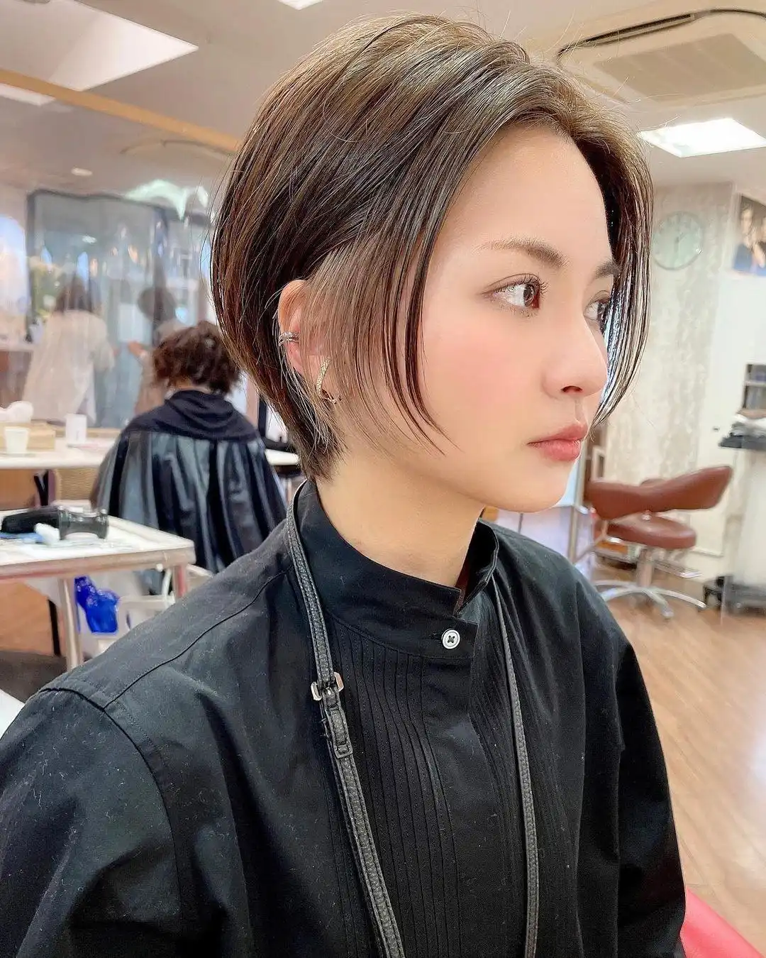 今年最流行女士发型_春季流行女发24款_洋气瘦脸时尚发型推荐