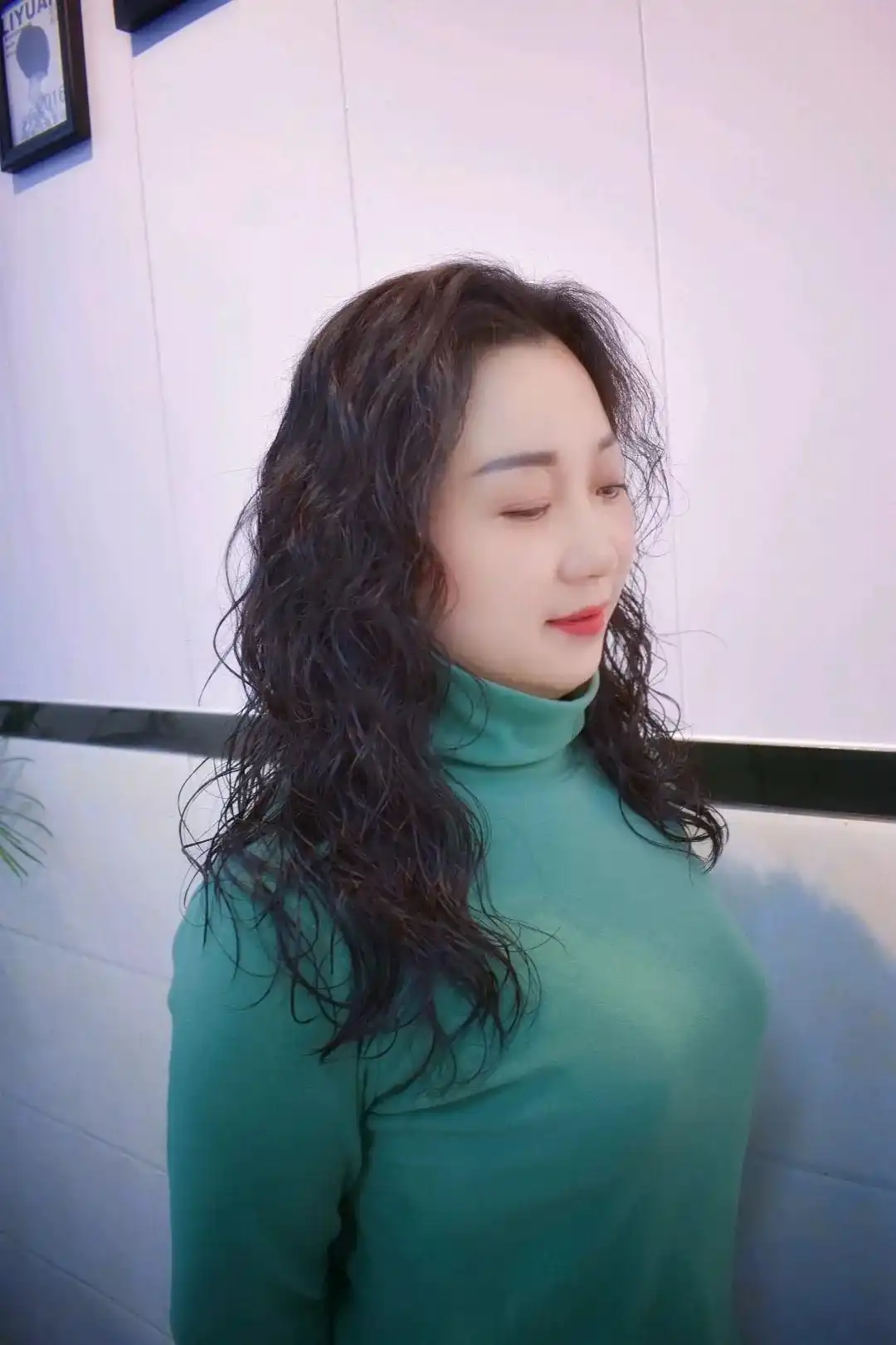 洋气瘦脸时尚发型推荐_春季流行女发24款_今年最流行女士发型