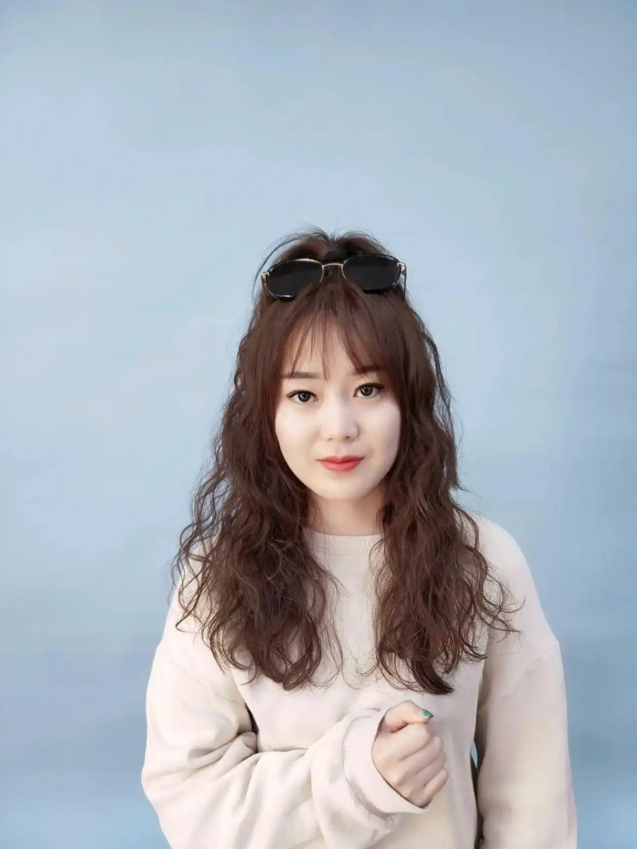 洋气瘦脸时尚发型推荐_今年最流行女士发型_春季流行女发24款