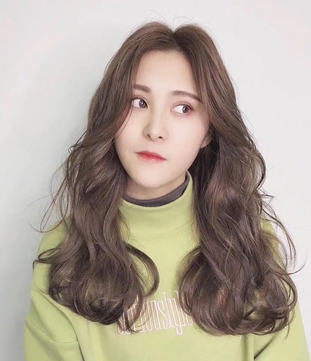 今年最流行女士发型_时尚女人发型_显白减龄女神发型