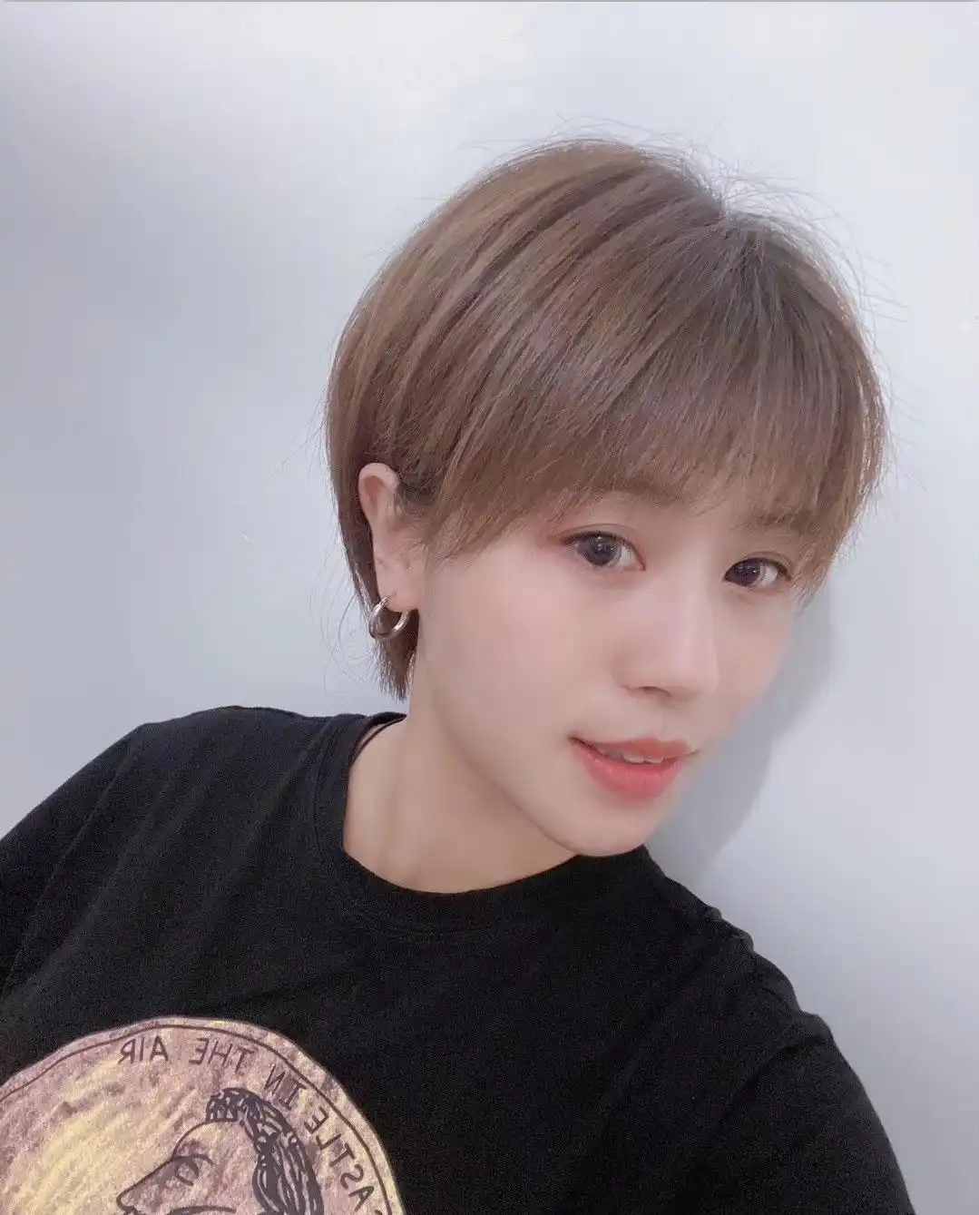 今年最流行女士发型_时尚女人发型_显白减龄女神发型