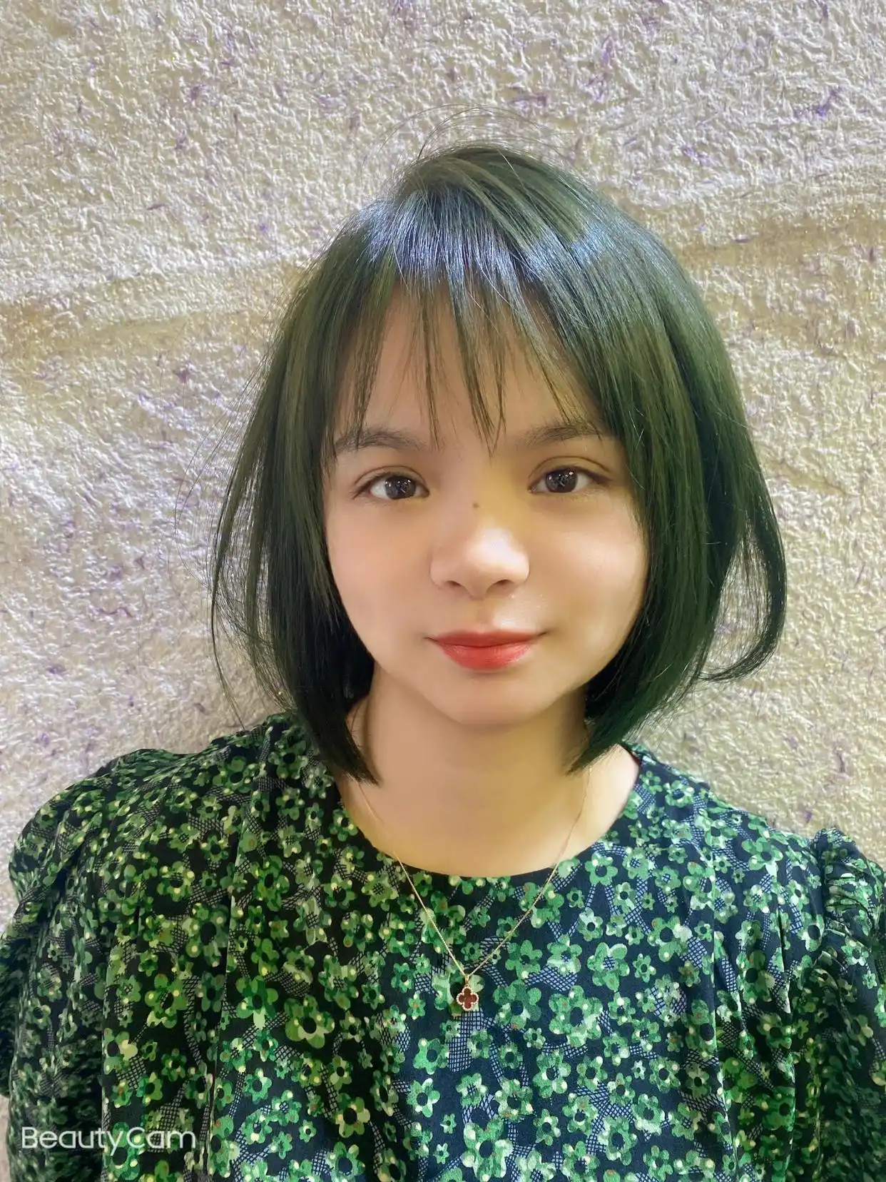 今年最流行女士发型_女士流行发型_超短露耳发