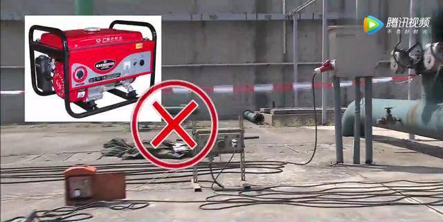 临时用电事故类型触电伤害电伤_电气火灾原因及预防_临时用电注意事项漫画图片