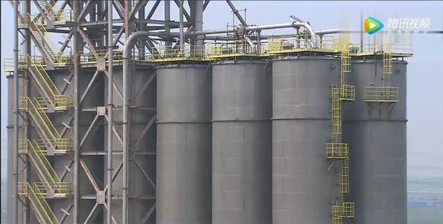 临时用电事故类型触电伤害电伤_临时用电注意事项漫画图片_电气火灾原因及预防