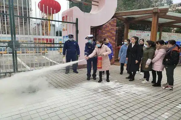 儿童消防新闻_寒假儿童消防安全培训_幼儿园消防安全演练