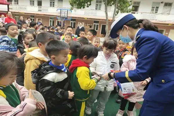 寒假儿童消防安全培训_幼儿园消防安全演练_儿童消防新闻