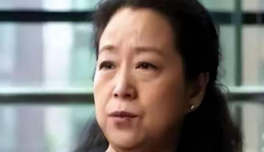 张国立与罗秀春离婚内幕_张国立再婚邓婕后罗秀春生活_演员张国立前妻