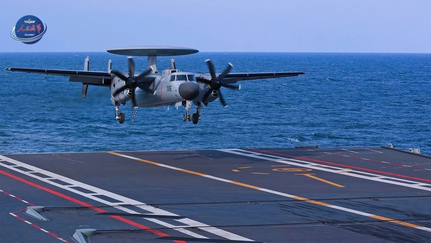 福建舰弹射舰载机_广东海南防范台风桦加沙_航拍福建舰夜泊军港