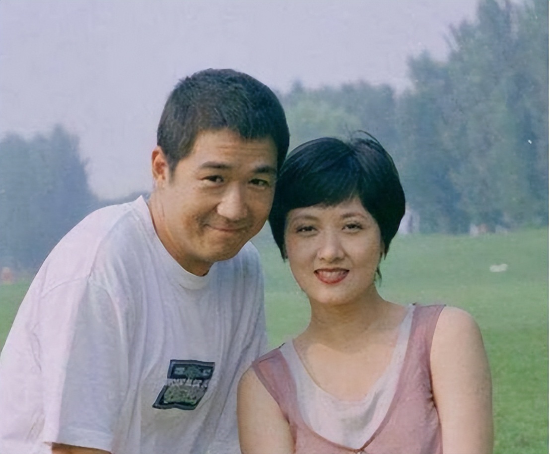演员张国立前妻_张国立前妻罗秀春_张国立与邓婕婚姻真相