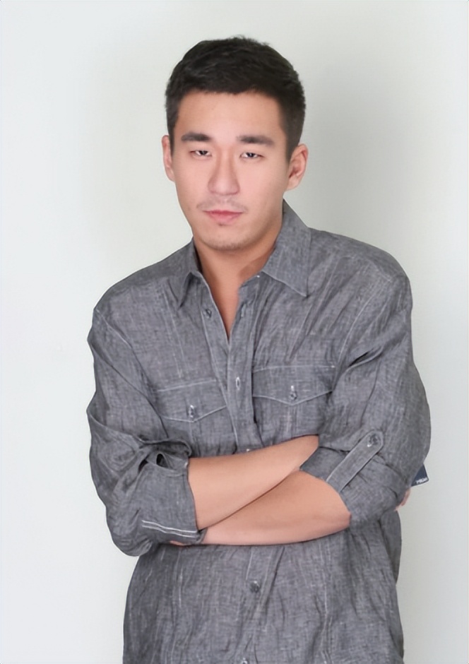 张国立与邓婕婚姻真相_演员张国立前妻_张国立前妻罗秀春