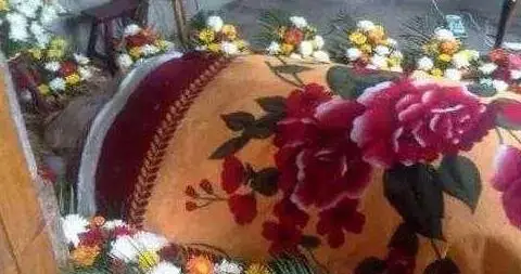 猪王传奇央视报道_“猪王”“肉王”正面争锋_中国猪王2200斤