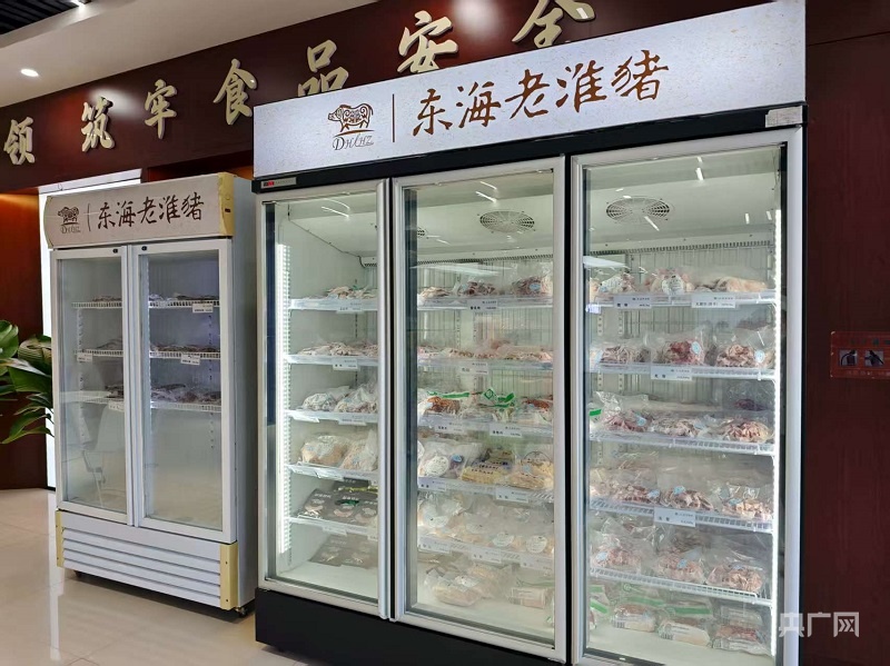 东海老淮猪福利养殖_“猪王”“肉王”正面争锋_东海老淮猪保种扩群