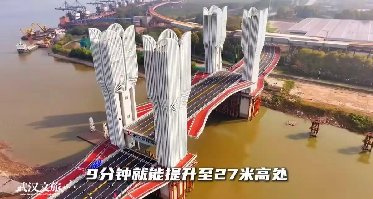 武汉一桥体酷似“迪迦变身器”走红_武汉迪迦大桥 钢花造型升降桥 武汉本土力量建造开启桥