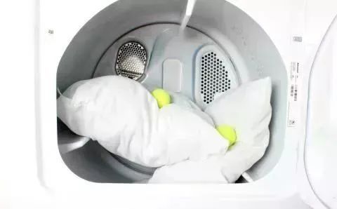 羽绒服机洗不爆炸_干洗羽绒服注意事项_羽绒服机洗可能爆炸？这些年都穿错了