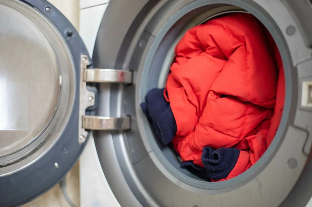注意！羽绒服再这样洗可能就废了！正确的清洗方法看这里！