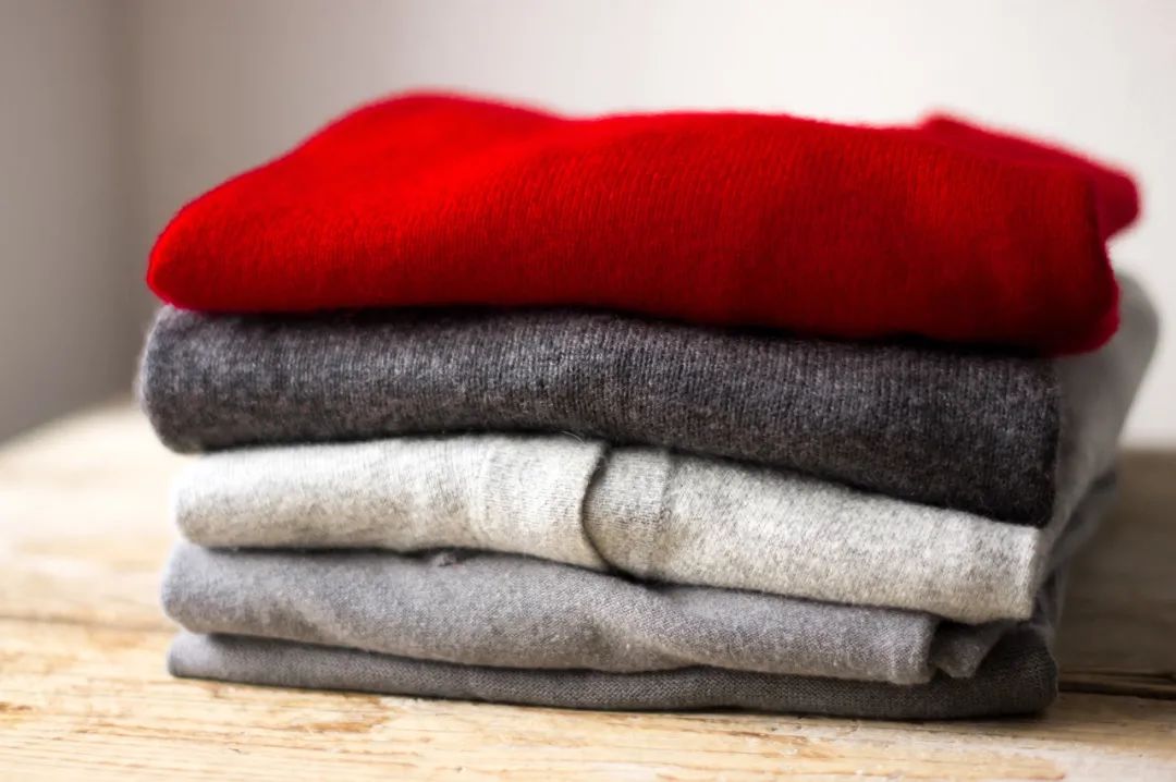 羽绒服机洗可能爆炸？这些年都穿错了_羽绒服水洗方法_羽绒服清洗注意事项