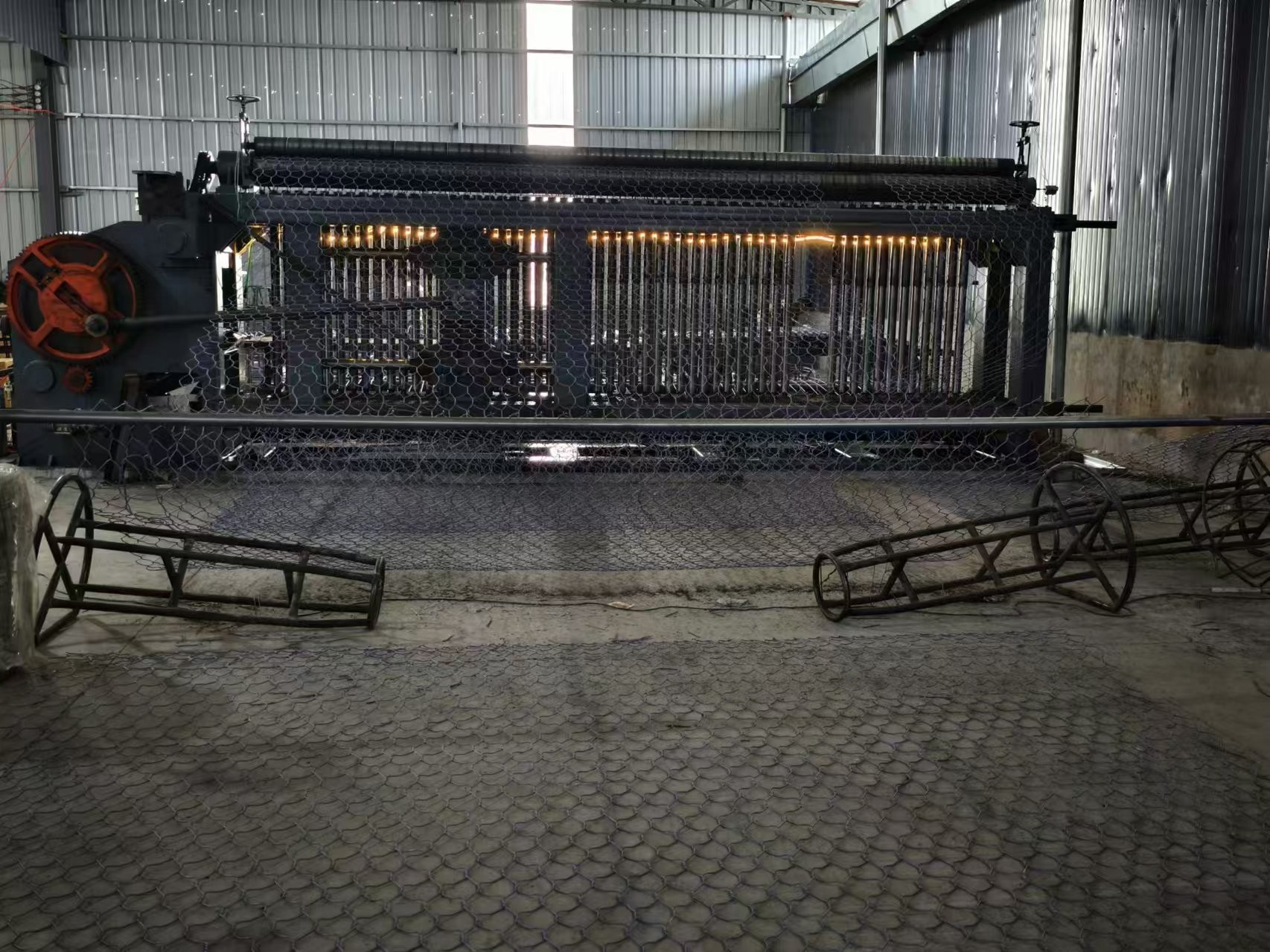 铁丝石笼网_堤坝格宾网_河道岸坡护坡雷诺护垫