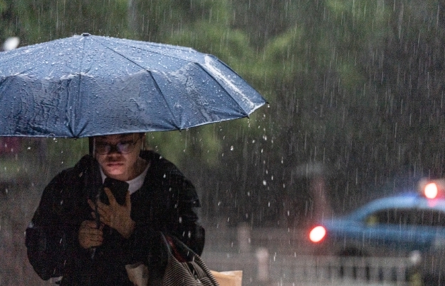 湖南白昼如夜现象原因分析_长沙今晨暴雨强对流天气_上海暴雨 白昼瞬间变黑夜