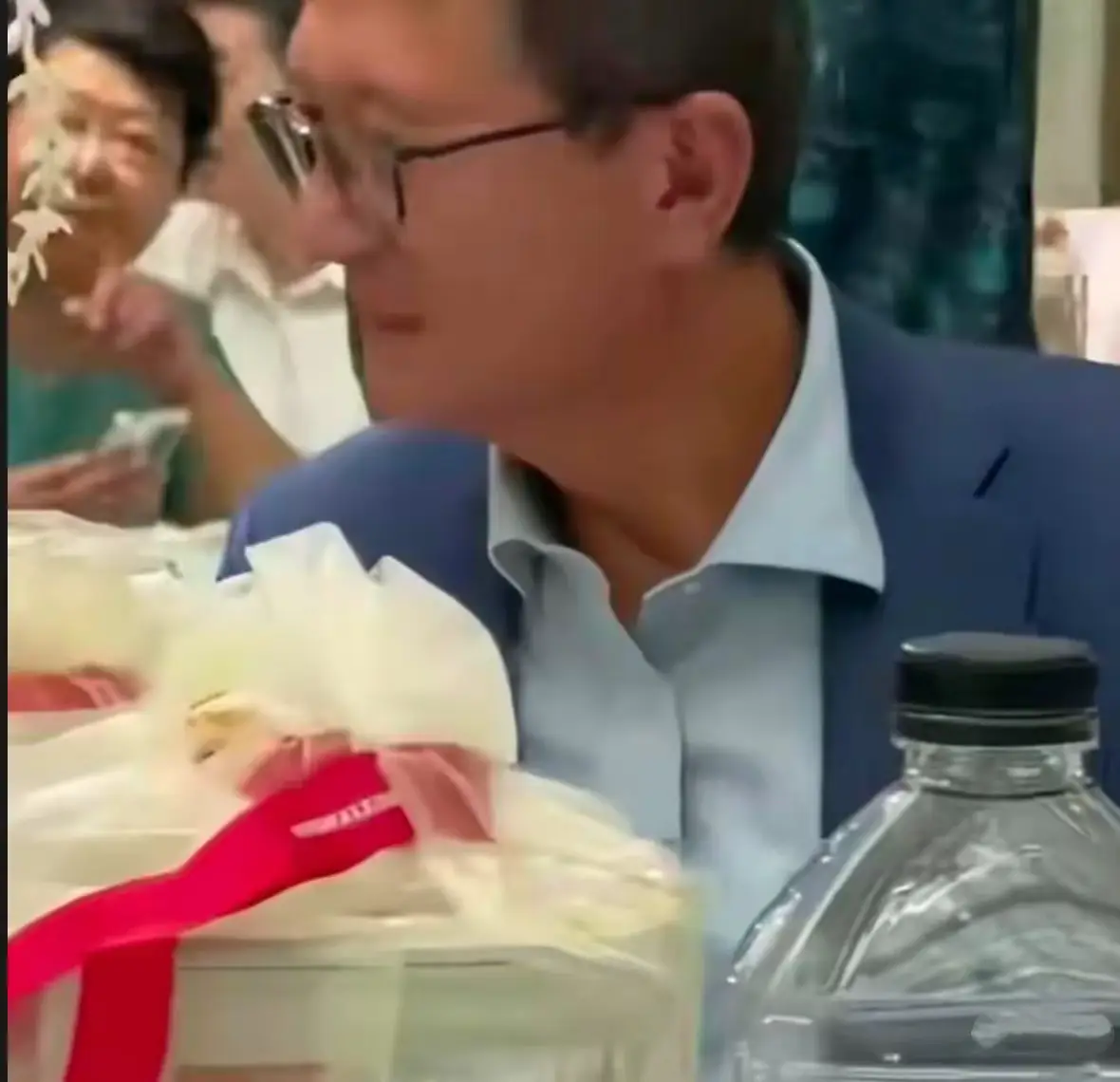 张怡宁从大魔王到温婉人妻的婚姻生活_张怡宁和徐威恩爱视频_张怡宁与徐威十六年婚姻幸福吗