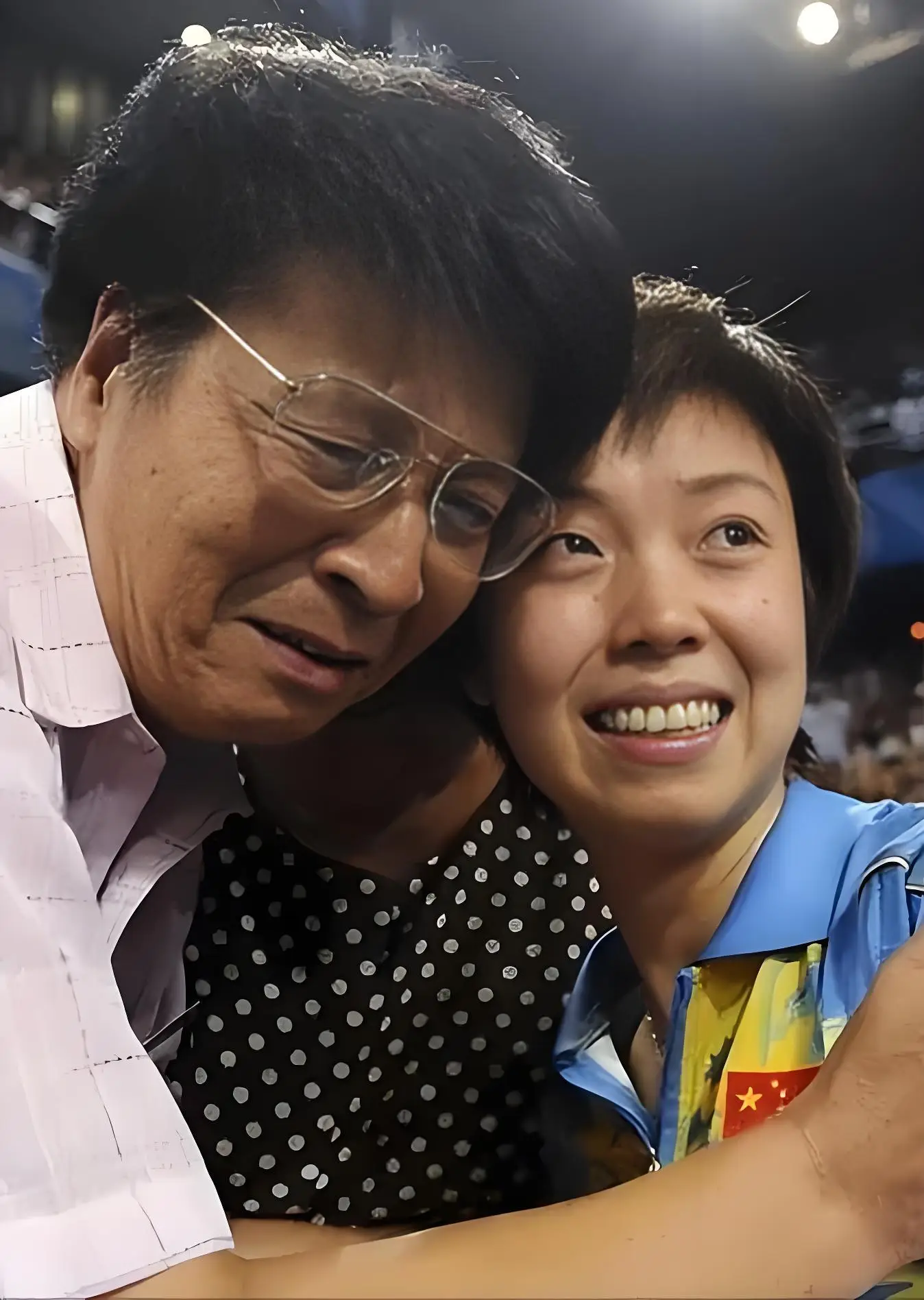 张怡宁从大魔王到温婉人妻的婚姻生活_张怡宁和徐威恩爱视频_张怡宁与徐威十六年婚姻幸福吗