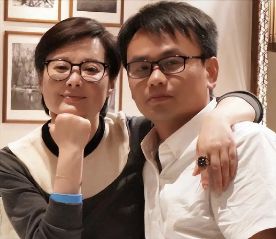 张怡宁和徐威恩爱视频_张怡宁与徐威十六年婚姻幸福吗_张怡宁从大魔王到温婉人妻的婚姻生活