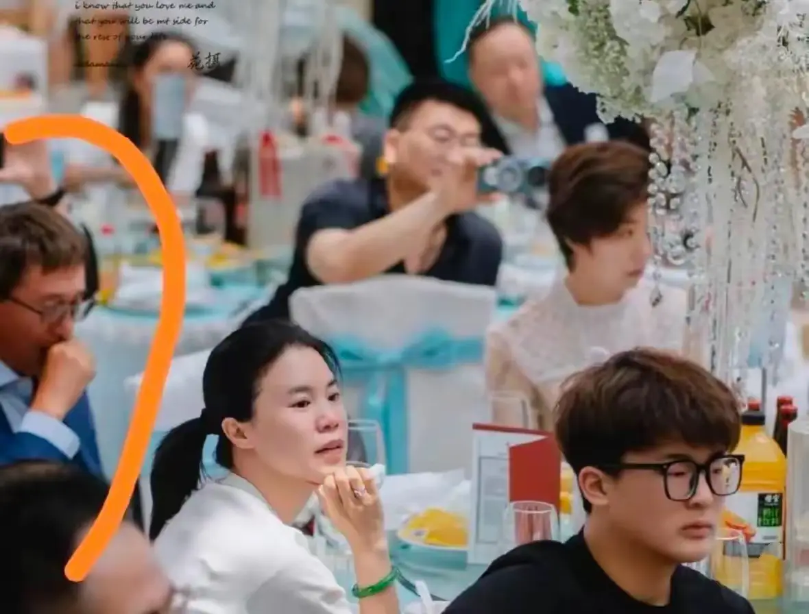 张怡宁与徐威十六年婚姻幸福吗_张怡宁从大魔王到温婉人妻的婚姻生活_张怡宁和徐威恩爱视频