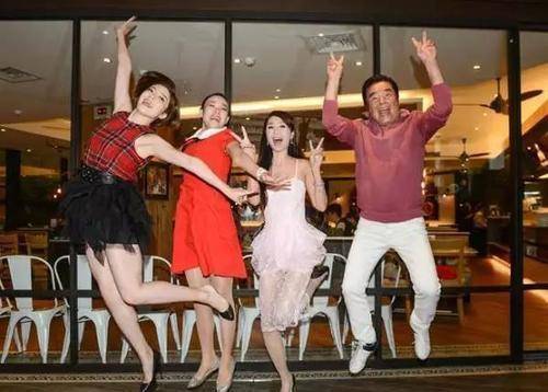  雷洪 演艺生涯 _雷洪 早年经历 _雷洪一妻五妾