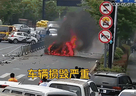 杭州一网约车撞上护栏起火，乘客生命垂危！司机：每天开18个小时，我睡着了……