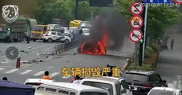 警方通报乘客在网约车内喊“救命”_杭州网约车疲劳驾驶事故_滴滴平台监管责任