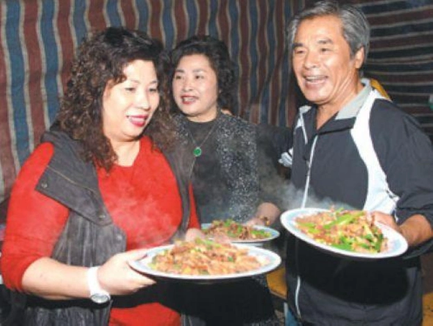 雷洪一夫一妻五妾_雷洪一妻五妾_台湾男演员雷洪妻妾关系