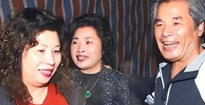 雷洪 六位妻子_雷洪 传奇人生_雷洪一妻五妾