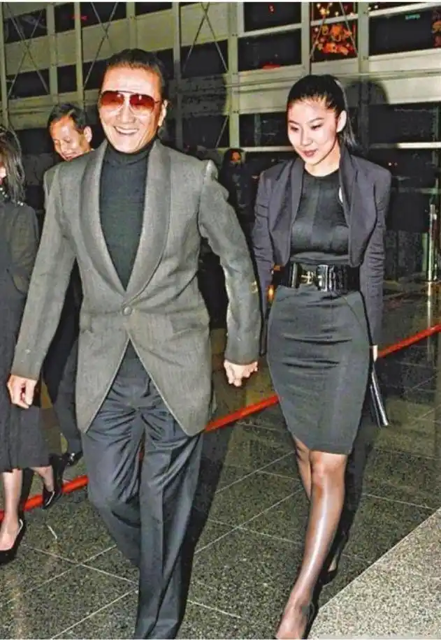 雷洪一妻五妾_雷洪6个妻妾家庭生活_雷洪家庭幸福秘籍
