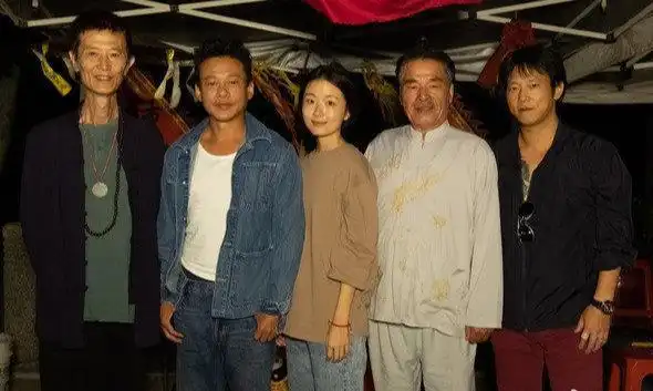 雷洪一妻五妾_雷洪6个妻妾家庭生活_雷洪家庭幸福秘籍