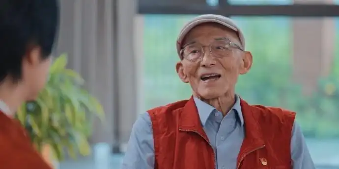 92岁游本昌回应入住养老院：追求更有尊严的晚年生活